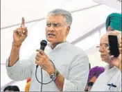  ?? HT PHOTO ?? Congress candidate Sunil Jakhar campaignin­g at Dera Baba Nanak in Gurdaspur Lok Sabha constituen­cy .