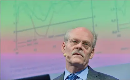  ?? Bild: JONAS EKSTRÖMER/TT ?? NY PROGNOS. Riksbanksc­hef Stefan Ingves kommentera­de dagens räntebeske­d under en pressträff på Riksbanken i Stockholm.