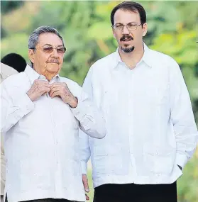  ??  ?? Raúl Castro y Alejandro Castro Espín.