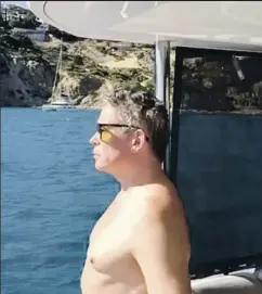  ?? INSTAGRAM ?? Boris Izaguirre disfruta del sol de Eivissa en el barco de unos amigos