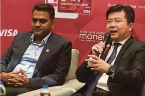  ?? PIC BY ZUNNUR AL SHAFIQ ?? Merchantra­de Asia Sdn Bhd managing director and founder Ramasamy K. Veeran (left) with Visa country manager for Malaysia K.B. Ng after launching the Merchantra­de Money Visa Multi-Currency Prepaid Card in Kuala Lumpur yesterday.