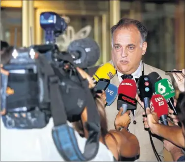  ??  ?? AUDITORÍAS. Javier Tebas, presidente de LaLiga, ha forzado a la UEFA a investigar al PSG y al City.