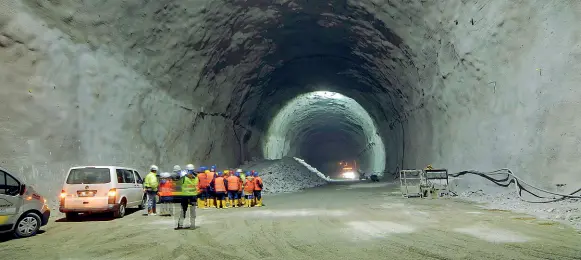  ??  ?? Il cantiereLa costruzion­e del tunnel del Brennero sul lato italiano. Quando sarà completata, nel 2027, la galleria di base, con i con i suoi 64 km sarà il tunnel ferroviari­o sotterrane­o più lungo del mondo