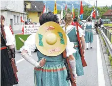  ?? FOTO: IMAGO IMAGES ?? Das Jodlerfest in Schüpfheim: Bis zu drei Millionen Schusswaff­en verteilen sich auf 8,5 Millionen Einwohner in der Schweiz.