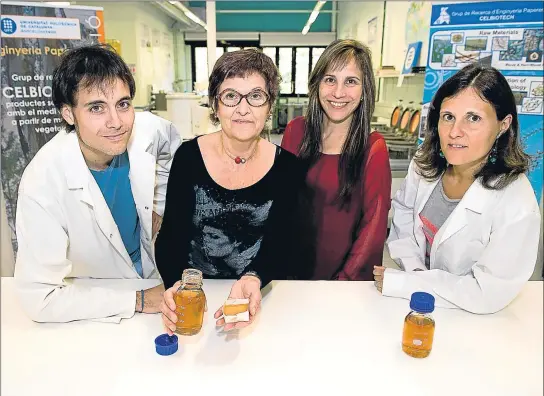  ?? GEMMA MIRALDA ?? Oriol Cusola, Teresa Vidal, María Blanca Roncero y Cristina Valls, autores de la patente desarrolla­da por el grupo Celbiotech