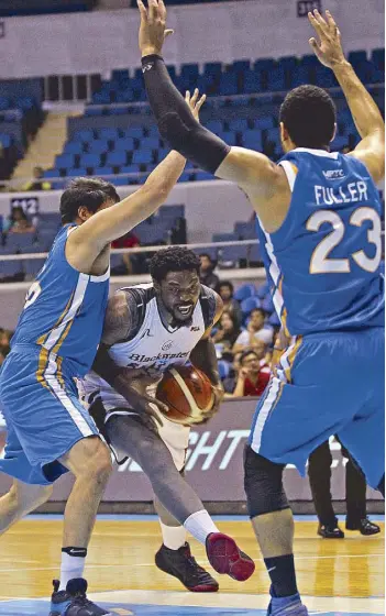  ?? JUN MENDOZA ?? Henry Walker of Blackwater squeezes his way between NLEX defenders Raul Soyud and Aaron Fuller in their game in the PBA Gov. Cup yesterday at the Smart Araneta Coliseum.