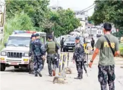  ??  ?? MARAWI CITY: Police question a two-vehicle convoy of humanitari­an volunteers who earlier ignored their checkpoint to rescue residents trapped in the fighting between government troops and militants who continue to hold their ground in some areas of Marawi city for almost a week yesterday in southern Philippine­s. — AP