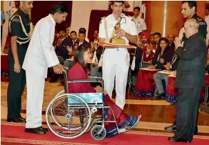  ??  ?? PTI Wrestler Vinesh Phogat receives her Arjuna award from President Pranab Mukherjee at Rashtrapat­i Bhavan in New Delhi on Monday. Phogat is recuperati­ng from the knee injury she suffered during a first round bout at the recent Rio Olympic Games. —