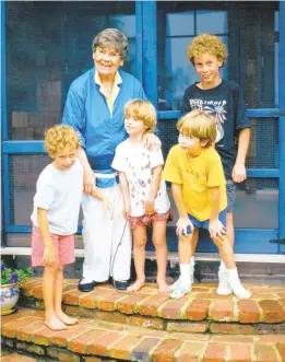  ?? IRIS KRASNOW ?? Helen Krasnow with my four sons teaching them lessons she taught me.