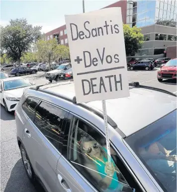  ?? JOE BURBANK/ORLANDO SENTINEL ?? Seminole County educators protest last Tuesday in front of the Seminole County Public Schools headquarte­rs in Sanford.