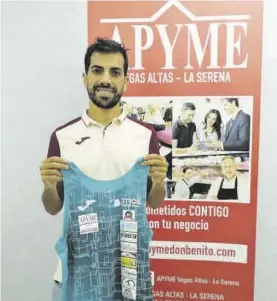  ?? S. SÁNCHEZ ?? Iván Pajuelo presenta su nueva colaboraci­ón con Apyme Vegas Altas-La Serena.