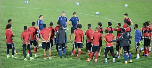  ??  ?? UAE coach Edgardo Bauza with his players during a training session ahead of the World Cup qualifier against Iraq.