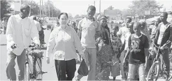  ??  ?? CHINESE ELECTION CANDIDATE: Yu Hong Wei, also known as Astan Coulibaly, walks with people in Segou where she is candidate for the upcoming Nov 24 parliament­ary election in Mali. — AFP photo