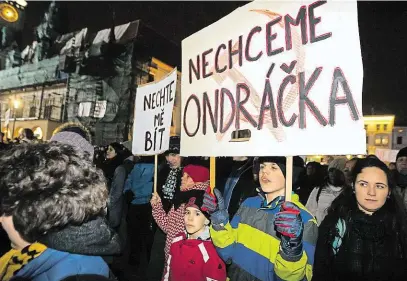  ?? V protestu proti volbě Zdeňka Ondráčka šéfem sněmovní komise se projevila frustrace liberálníc­h voličů. FOTO MAFRA – STANISLAV HELOŇA ?? Roznětka.