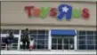  ?? ERIC GAY — THE ASSOCIATED PRESS FILE ?? In this file photo, shoppers walk into a Toys R Us store, in San Antonio. Toys R Us says it will be closing some U.S. stores and converting others to cobranded locations as it continues to deal with its financial restructur­ing following its bankruptcy...