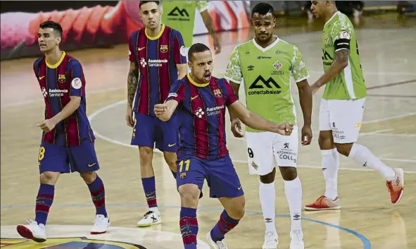  ?? FOTO: PEP M,ORARTA ?? Ferrao fue determinan­te con un doblete, sus primeros goles en el playoff, y lideró al Barça en la remontada ante Palma para pasar a la final liguera