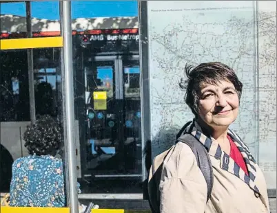  ?? MANÉ ESPINOSA ?? Rosa Alarcón considera un éxito la velocidad comercial que ha ganado el bus en los carriles segregados