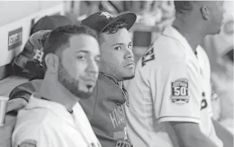  ?? Gary Coronado / Houston Chronicle ?? Despite reporting improvemen­t with his injured hamstring, Astros second baseman Jose Altuve, center, sat out Saturday’s game against the Mariners and likely will miss Sunday’s series finale.