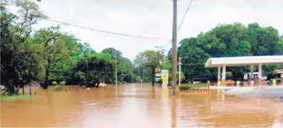  ?? FOTO CORTESÍA. ?? Paquera amaneció este viernes completame­nte inundada.