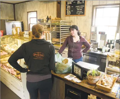  ?? H John Voorhees III / Hearst Connecticu­t Media ?? Kristen Apellaniz, right, helps Susan Runge, of Redding at Holbrook Farm in Bethel on Friday. The owners of Taproot restaurant in Bethel and Redding Roadhouse are leasing the farm.