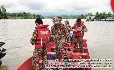  ??  ?? PASUKAN bomba serta agensi berkaitan lain sebelum memulakan usaha mencari dan menyelamat mangsa yang terjatuh sebelum dibawa arus deras di Sungai Kemena, Bintulu.