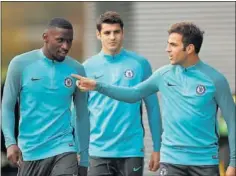  ??  ?? CONFIANZA. Bakayoko, Morata y Fàbregas, en el entrenamie­nto.