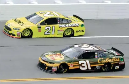  ?? THE ASSOCIATED PRESS ?? Paul Menard (21), driving a Ford, stays ahead of fellow NASCAR Cup Series driver Ryan Newman (31), in a Chevrolet, during practice Thursday at Daytona Internatio­nal Speedway in Daytona Beach, Fla. Chevy drivers have struggled in the Camaro’s debut...