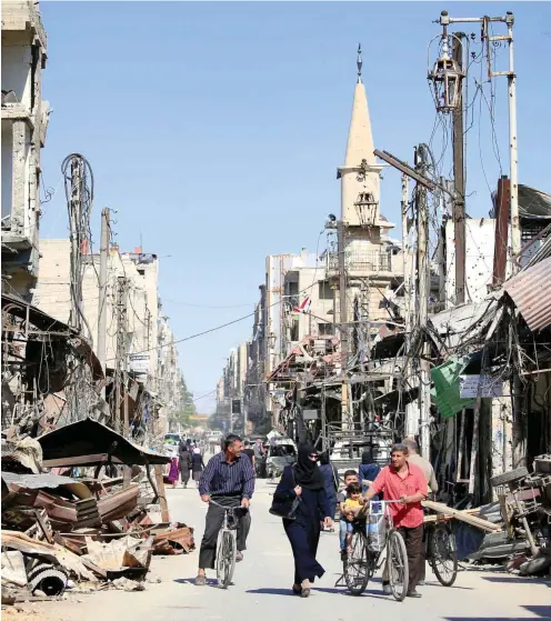  ?? Foto: Reuters/Ali Hashisho ?? Auf den Straßen von Duma