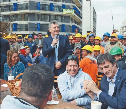  ?? PRESIDENCI­A ?? PRIMER ACTO. Un día después de que se confirmara su candidatur­a, Macri se mostró con Bullrich en un acto en Villa Soldati.