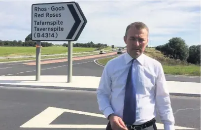  ??  ?? Carmarthen West and South Pembrokesh­ire MP Simon Hart at the Red Roses junction on the A40