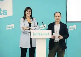  ?? NATÀ IA SEG A N ?? Laura Borràs y Jordi Turull tras presentar su acuerdo