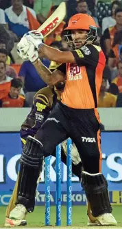  ?? — SURENDRA PANISHETTY ?? Shikhar Dhawan of Sunrisers Hyderabad in action against Kolkata Knight Riders in Hyderabad on Saturday.