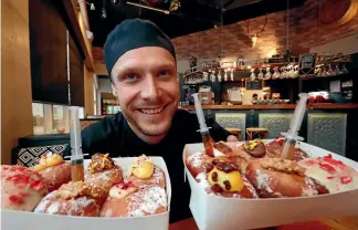  ?? MARTIN DE RUYTER/NELSON MAIL ?? Josiah Smits of the Smoking Barrel with some of his famous donuts.