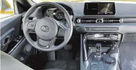  ??  ?? Feines Cockpit mit BMW-Teilen, immer 8-Gang-Automatik
