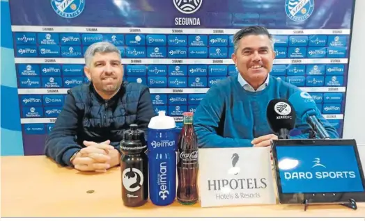  ?? ?? Marc Domínguez y Juan Carlos Ramírez comparecie­ron ayer en rueda de prensa en Chapín.