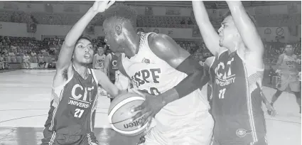  ?? / ARNI ACLAO ?? ■ CESAFI: Gitabangan og depensa sa duha ka mga sakop sa CITU Wildcats ang import sa USPF Panthers nga si Rich Managor sa ilang duwa kagahapon sa CESAFI college basketball sa Cebu Coliseum.