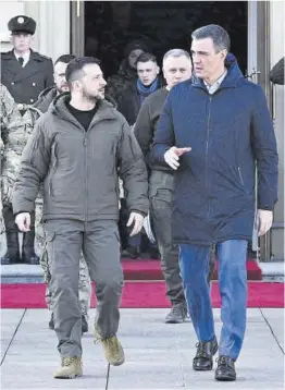  ?? Efe ?? Sánchez y Zelenski, tras una reunión en Kiev, el pasado febrero.