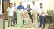  ??  ?? In the face of calamity, SPPI President Richard Albert Osmond (second from right) and PDO President Rhoel Alberto Nolido (third from left) together with Sto. Tomas, Batangas Mayor Edna Sanchez (center) lead the relief operations in Batangas.