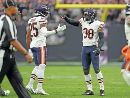  ?? JEFF BOTTARI/GETTY IMAGES ?? Safety Tashaun Gipson (38) says the Bears never panicked despite their early struggles. The team’s experience was a big factor in the turnaround.