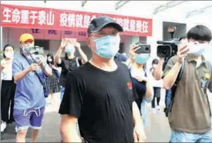  ?? YAN TONG / FOR CHINA DAILY ?? A patient surnamed He is discharged from Beijing Ditan Hospital on Monday. He is the first recovered case among the new cluster of novel coronaviru­s infections in the capital.