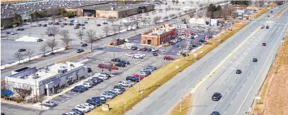  ?? LEHIGH VALLEY DRONE/SPECIAL TO THE MORNING CALL ?? The Phillipsbu­rg Mall is one of hundreds of properties directly accessed from Route 22 in New Jersey, which makes it unlikely the highway would ever be designated an interstate along this stretch.