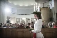  ?? FOTO: NIKLAS TALLQVIST ?? Finlands lucia 2019 Sara Ray skred ut ur en fullsatt domkyrka den 13 december i fjol. I år tillåts ingen publik i kyrkan.