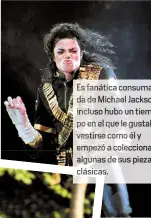  ??  ?? Es fanát a consumadad Michael Jackson, incluso hubo un tiemstaba po e el que le vestirsec o y empezó a colecciona­ralgunas sus piezas clásicas