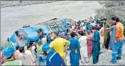  ??  ?? Residents and rescue workers at the site of bus accident in Pakistan’s Khyber Pakhtunkhw­a province on July 14.