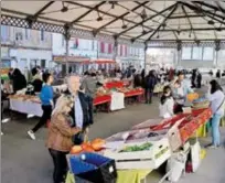  ?? ?? Le marché sous la halle