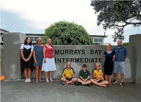  ?? SUPPLIED ?? Members of Murrays Bay Intermedia­te’s Relay for Life team.