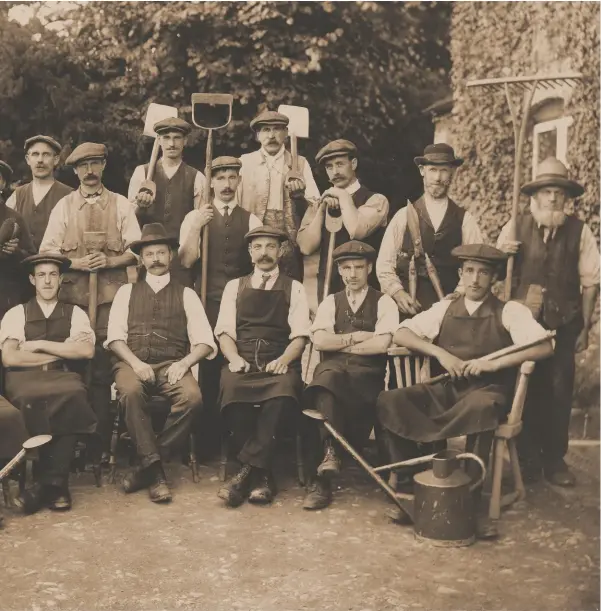  ??  ?? Grounds force: the 17-strong team of gardeners that managed the grounds at Hestercomb­e House, Somerset, in 1914