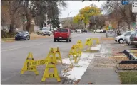  ?? NEWS PHOTO COLLIN GALLANT ?? Above: A watermain break on Spencer Street cut of water service to homes and businesses along the stretch on Friday afternoon. Below: Paving crews work on South Railway Street on Friday. Final work on the easternmos­t portion and crossing of the CP Rail...