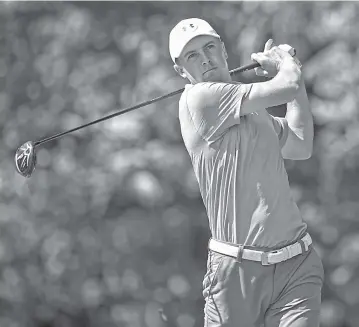  ?? JOHN WOIKE/HARTFORD COURANT VIA AP ?? Jordan Spieth watches his tee shot on the 12th hole during the first round of the Travelers Championsh­ip on Thursday in Cromwell, Conn. Spieth finished Thursday at 7-under-par 63.