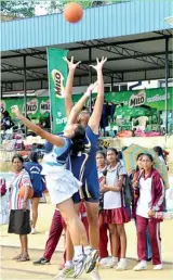  ??  ?? Action in the under 16 quarter match between Girl’s High School and Visakha Vidyalaya which the Kandy girls’ won.